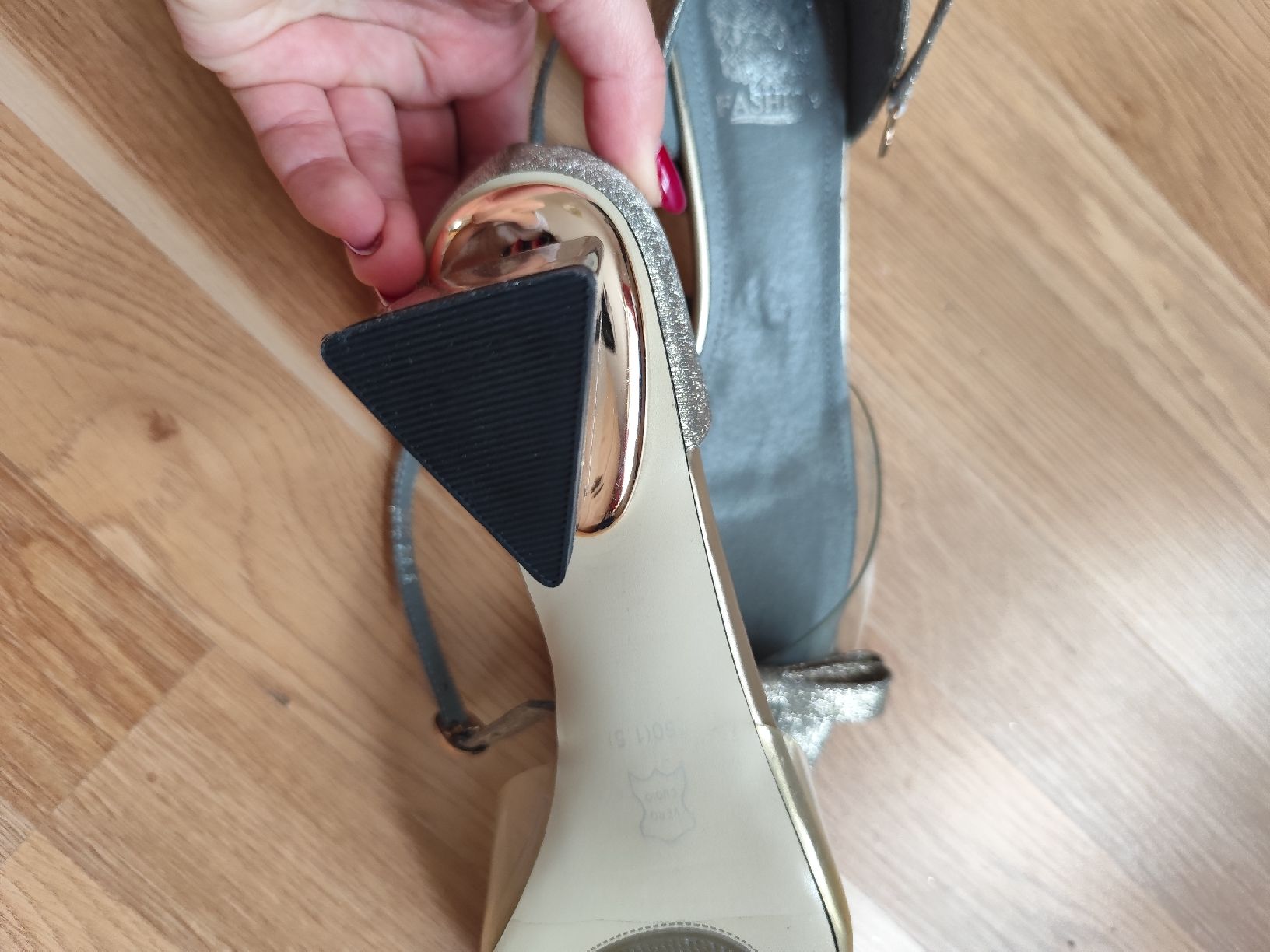 Scarpe da donna: Silver Glitter Occasion Heels, Size 39 – Nuovo (secondo la descrizione) da Mägenwil venduto da VintageGirly 6