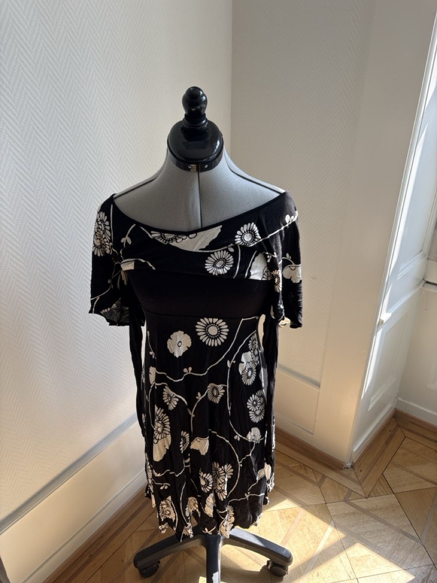 Vestiti: Robe courte floral noir blanc taille XS  – Usato da Genève venduto da fan_5n8s 2