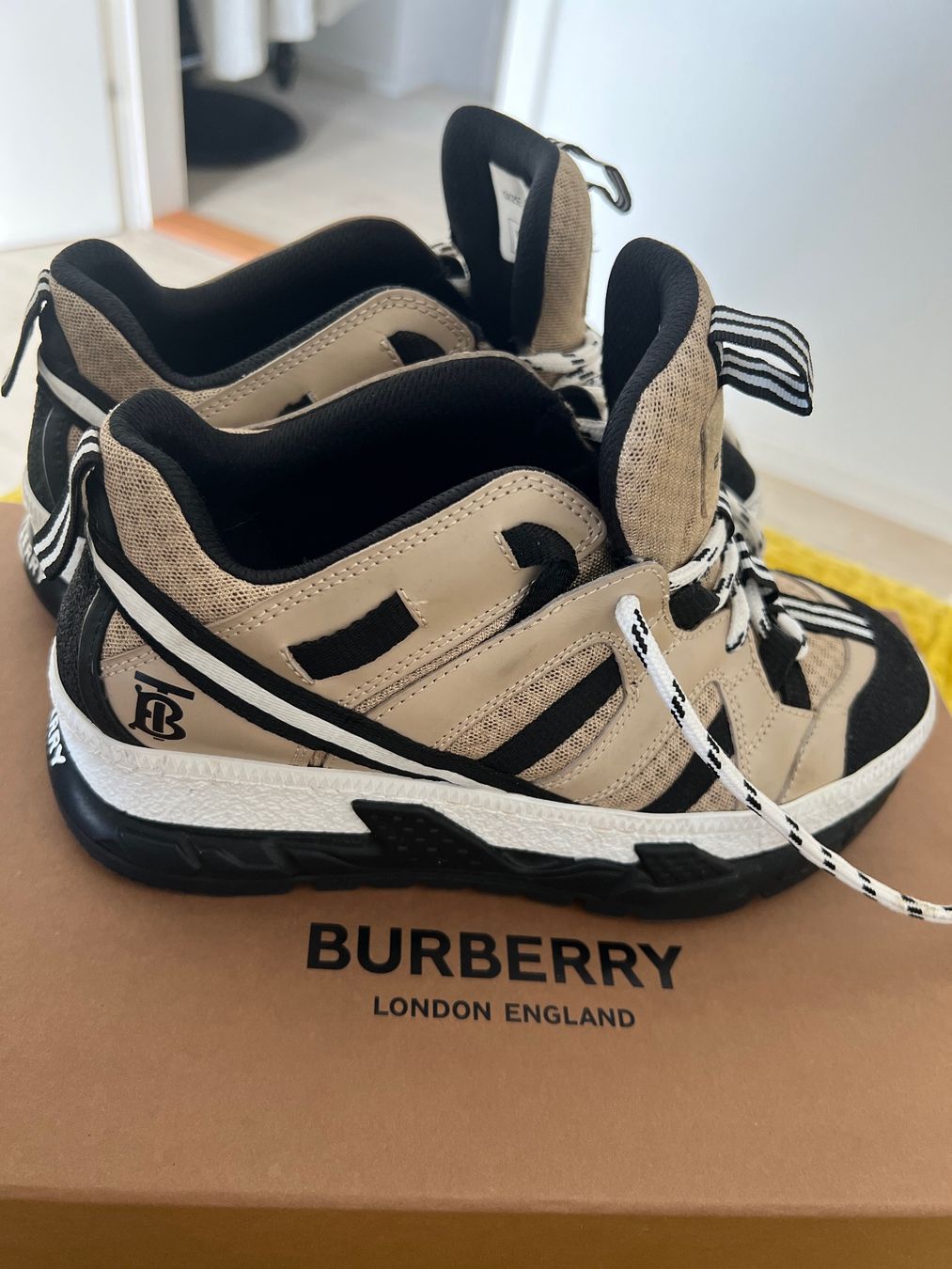 Burberry Scarpe da uomo: Burberry Schuh Gr.36 – Usato da Hunzenschwil venduto da maupizz 2