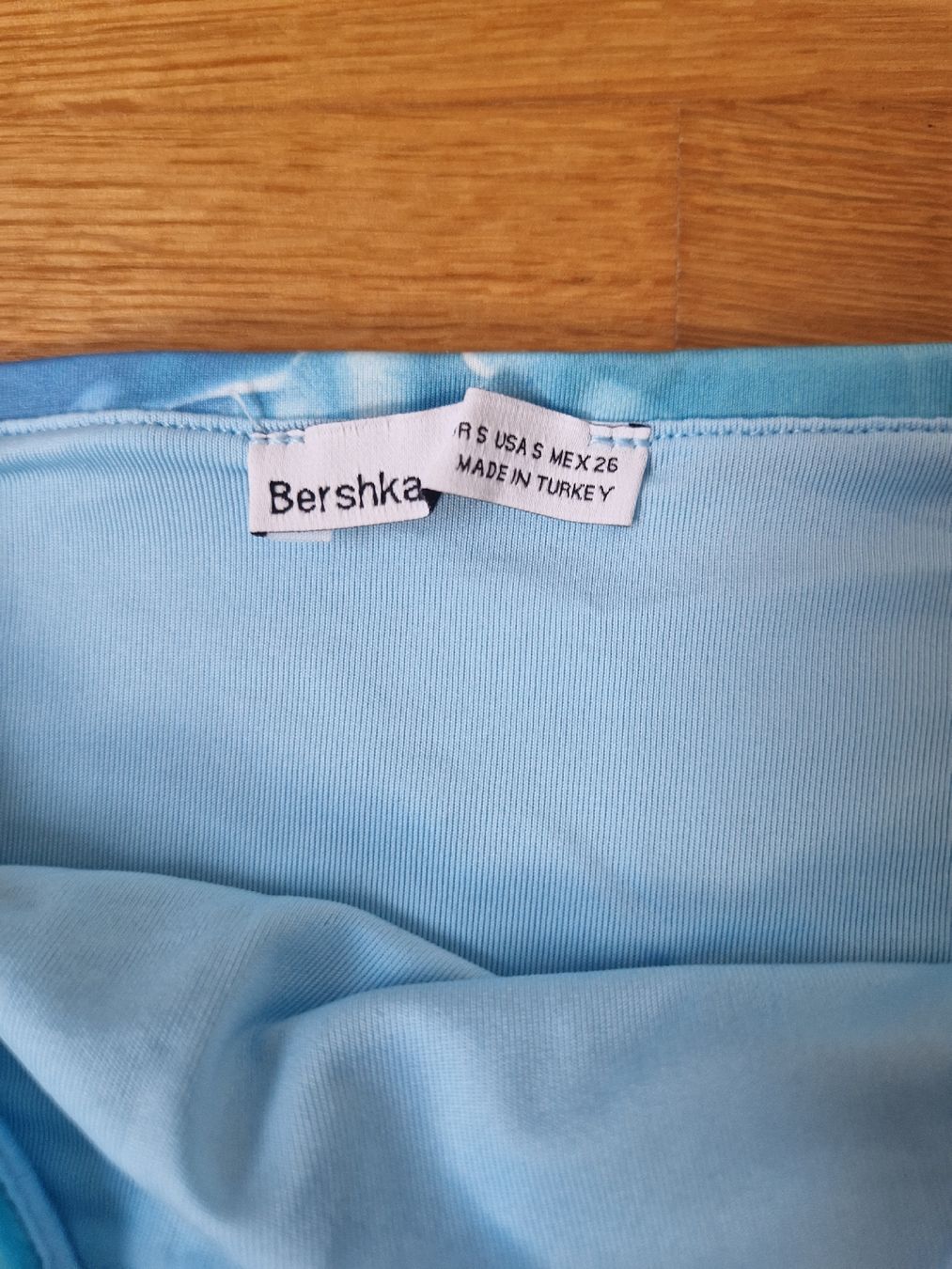 Bershka Top: Bershka Top hellblau - schulterfrei, Gr. S – Usato da Fislisbach venduto da mgr_yy8b 1