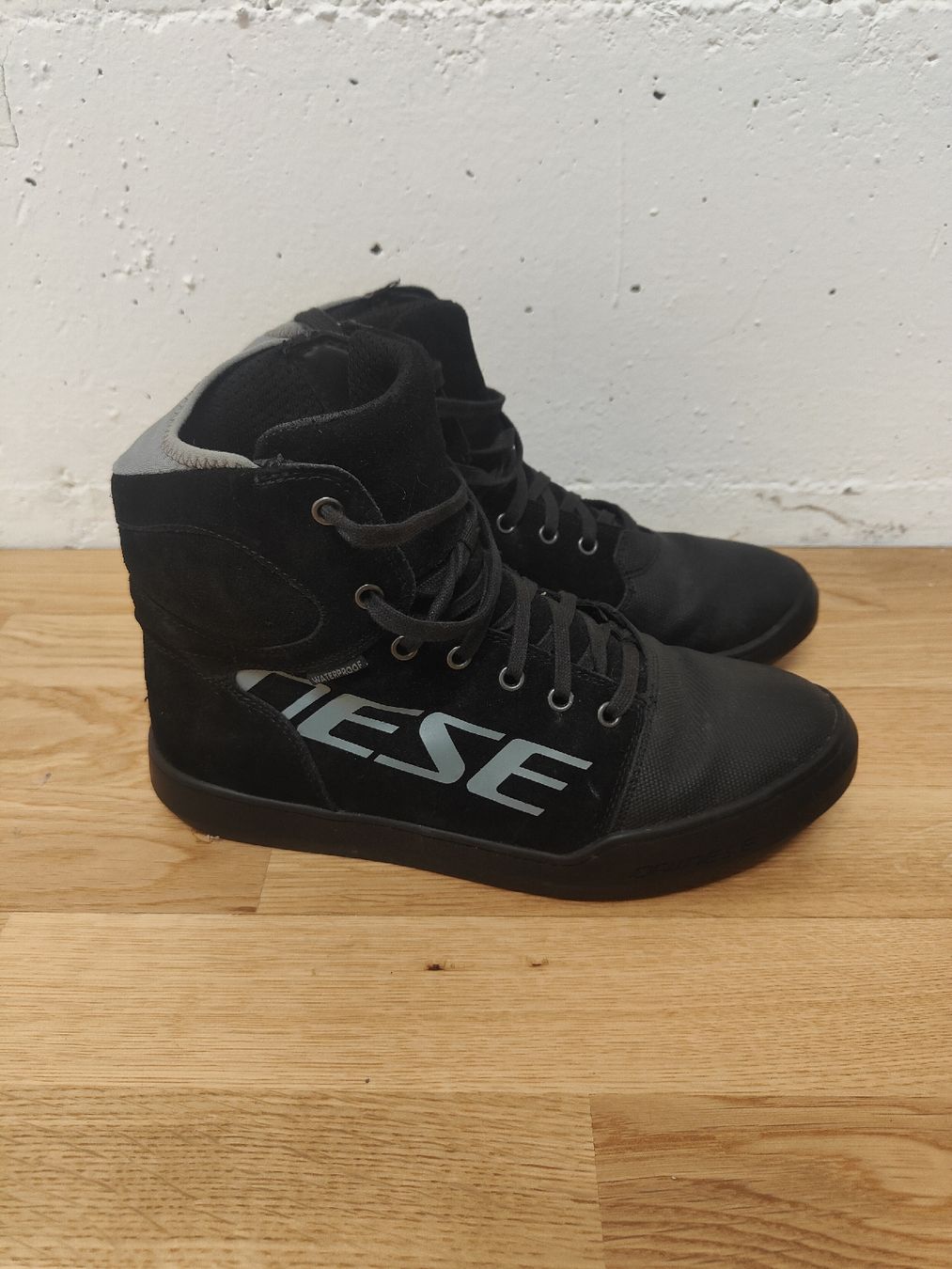 Dainese Herrenschuhe: chaussures de moto Dainese taille 42 – Gebraucht aus Carouge GE von aditzoff