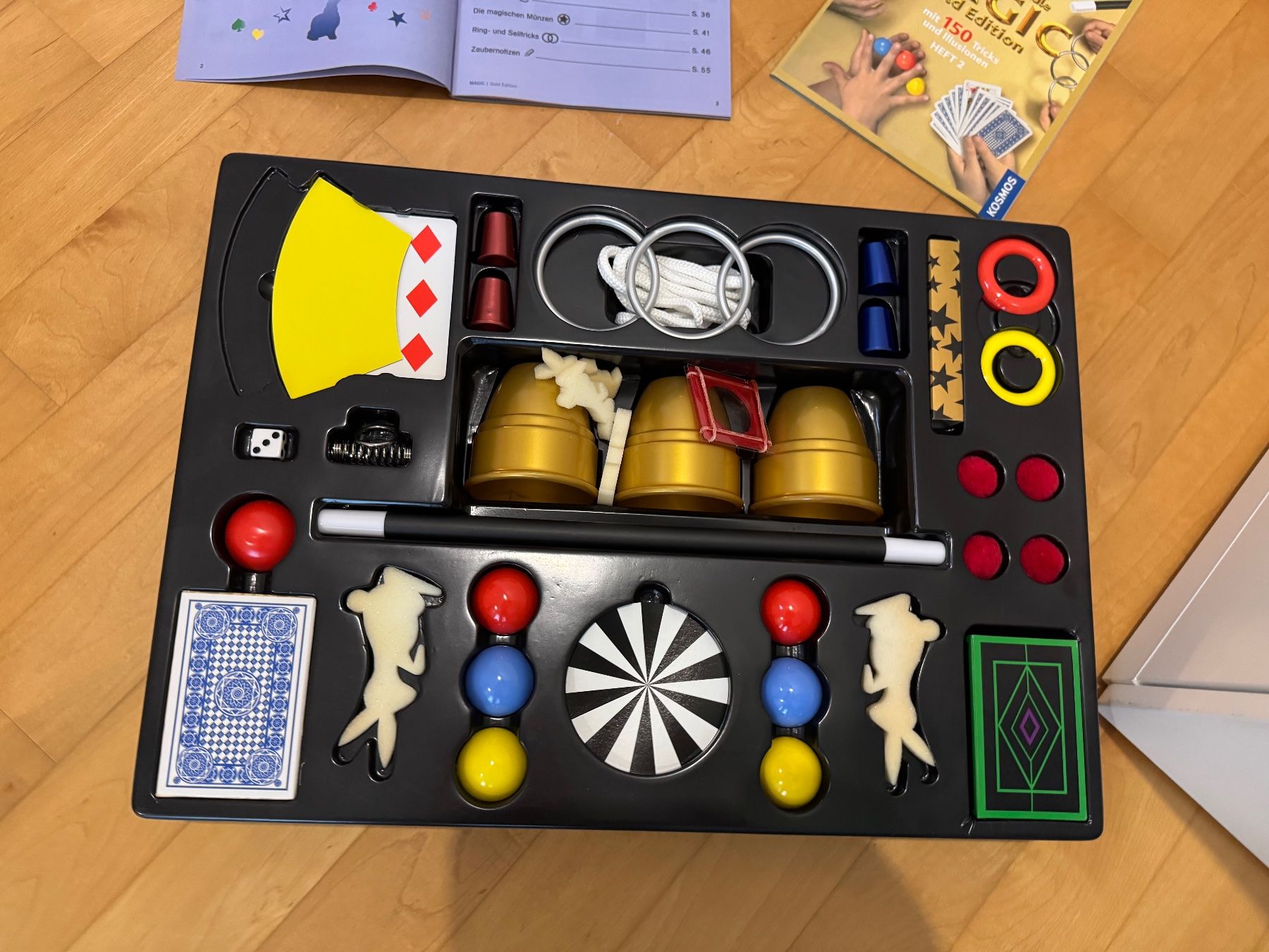 Kosmos Spiele: Die Zauberschule Magic Gold Edition mit 150 Tricks, Kosmos – Gebraucht aus Uster von Niamgro 2