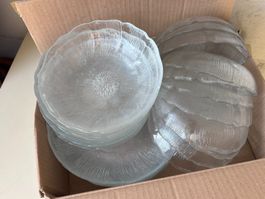 Glasschalen und Glasteller