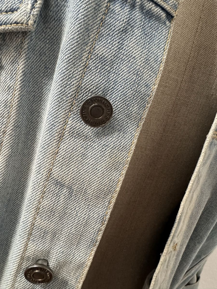 Givenchy Jacken: Veste en jeans Givenchy, taille 38 – Gebraucht aus Villars-le-Grand von fanstemymar 2