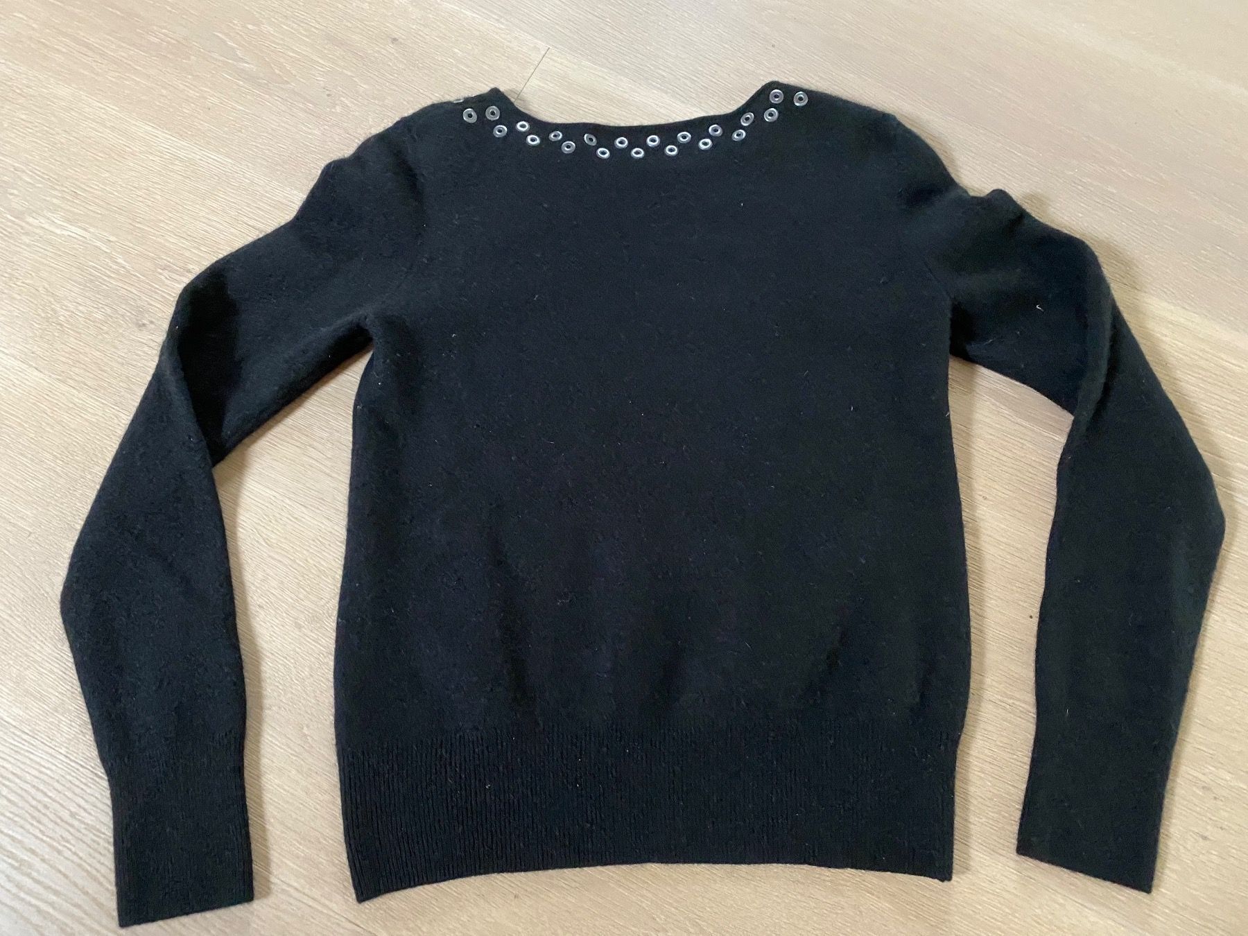 Maglioni & Felpe: Schwarzer 100% Kaschmirpullover mit Silberapplikation Gr. S – Usato da Winkel venduto da Flyhy2020 2