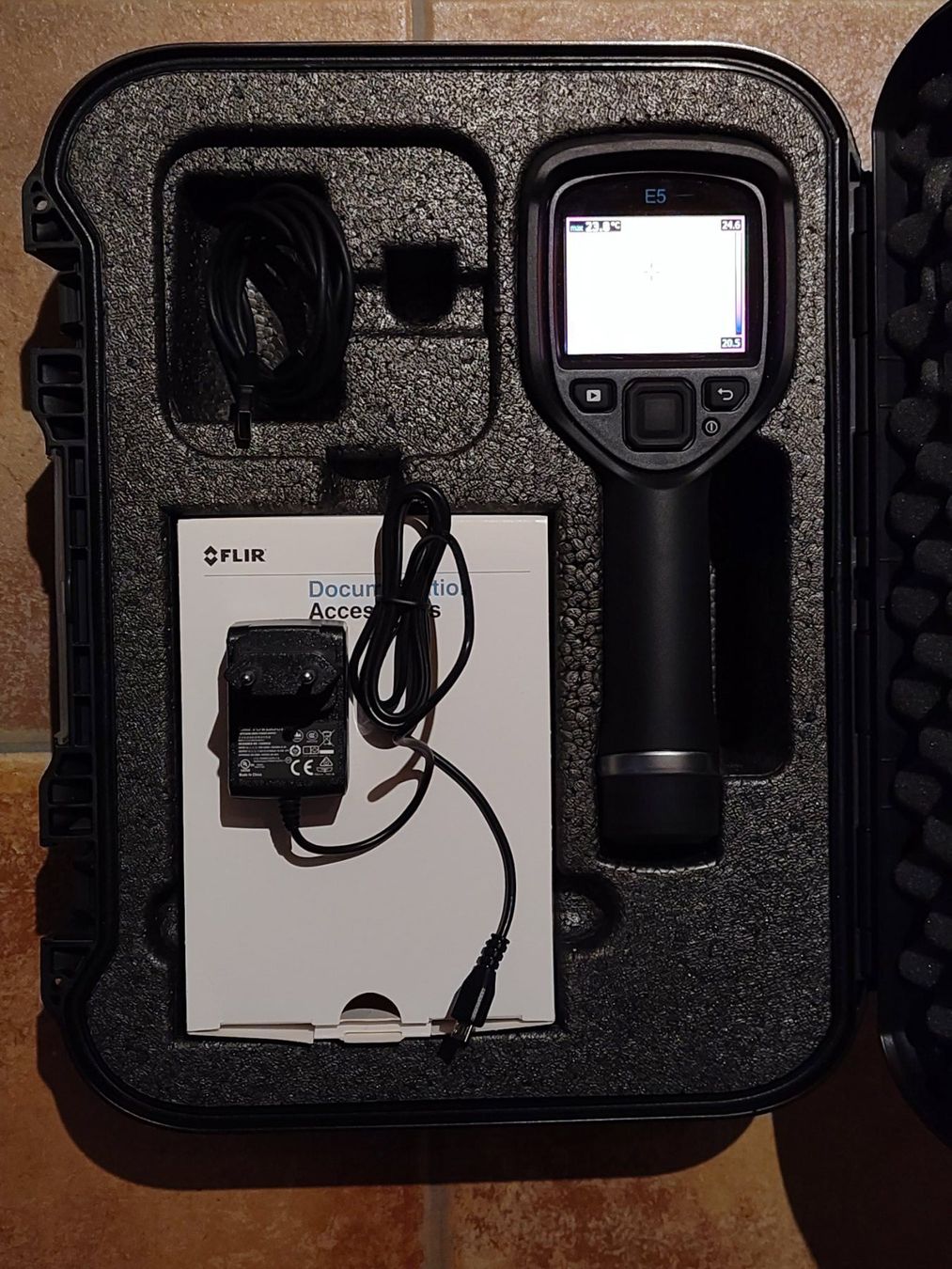 Flir Mesurer: FLIR E5 Wärmebildkamera – D'occasion à Melchtal par Daim5