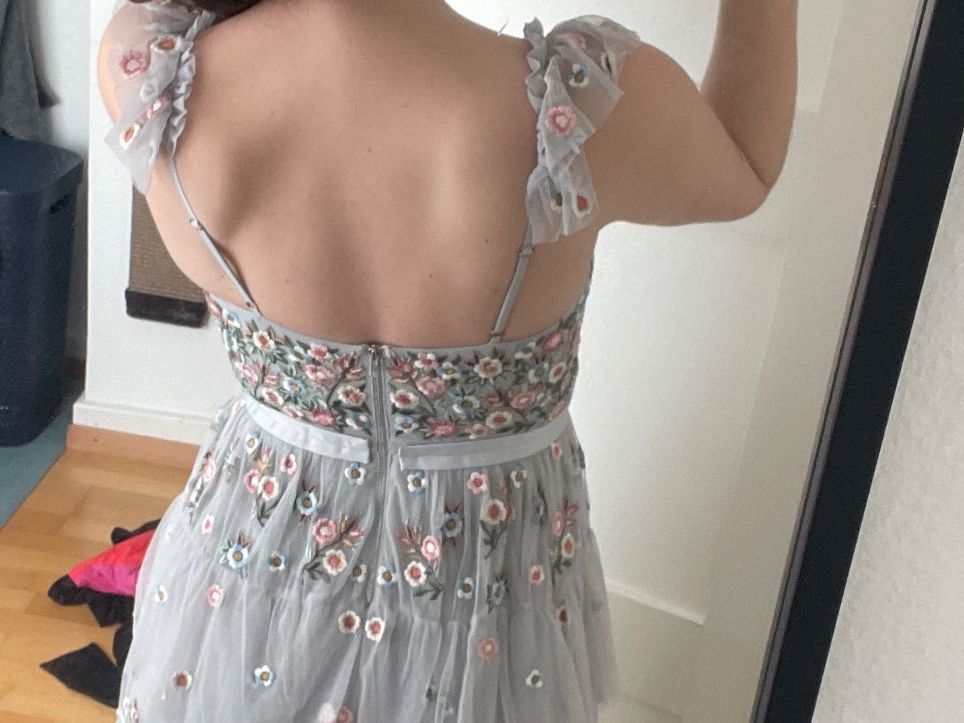 Kleider: Designerkleid Needle & Thread, 34-36, Grau-Blau 💐 – Gebraucht aus Bern von the_g6st 7