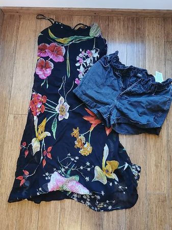 Kleiderpaket S - Kleid & kurze Hose