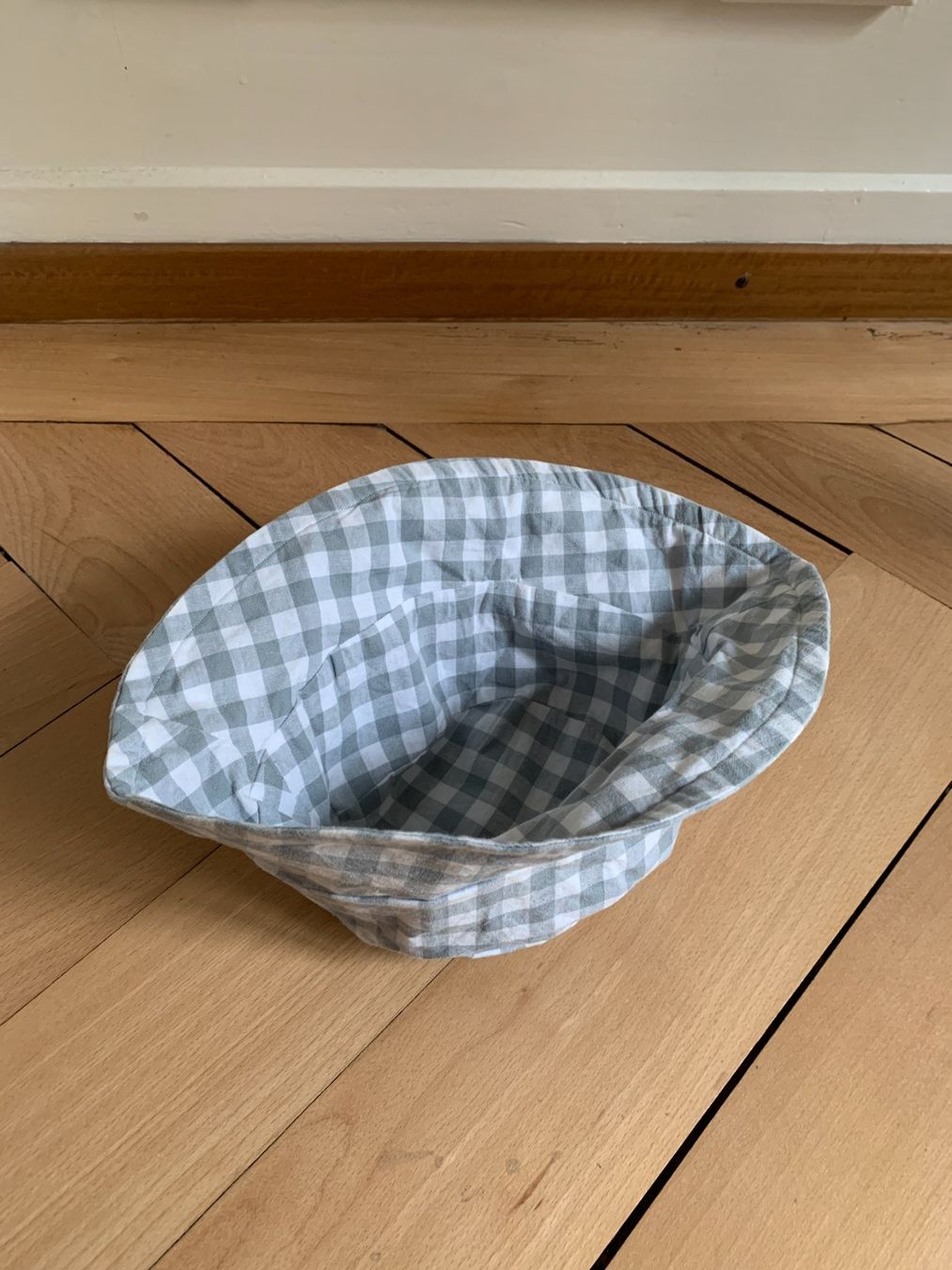 Chapeaux, bonnets & casquettes: Bucket Hat hellgrau-weiss kariert – D'occasion à Zürich par Diazaio 1