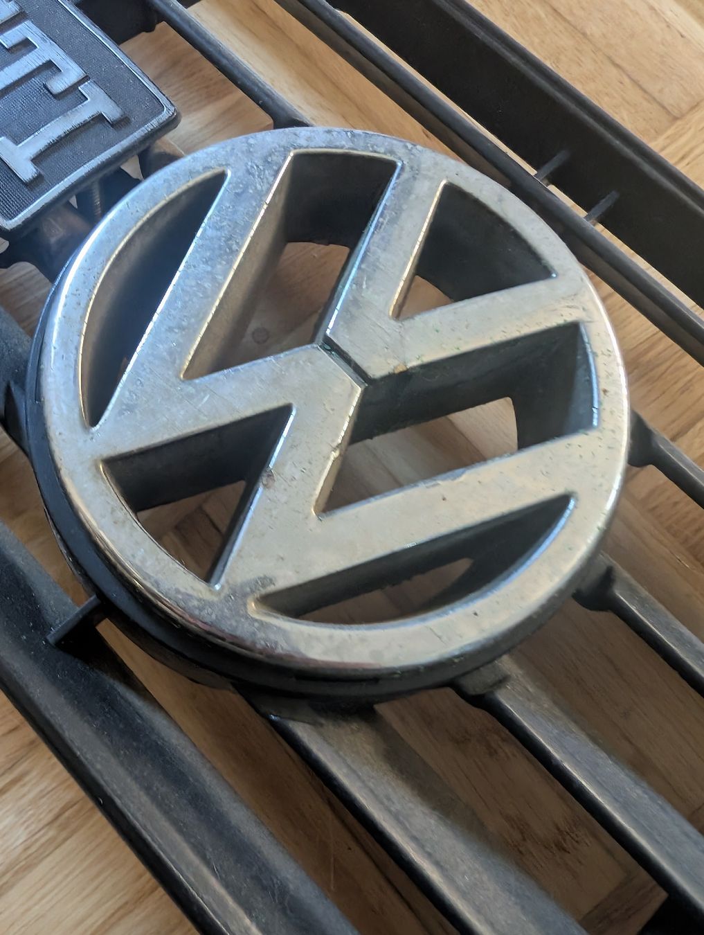 VW Alle Autoersatzteile: Kühlergrill VW Golf 1/Cabrio – Gebraucht aus Langenthal von AluX_Classic_Cars 9