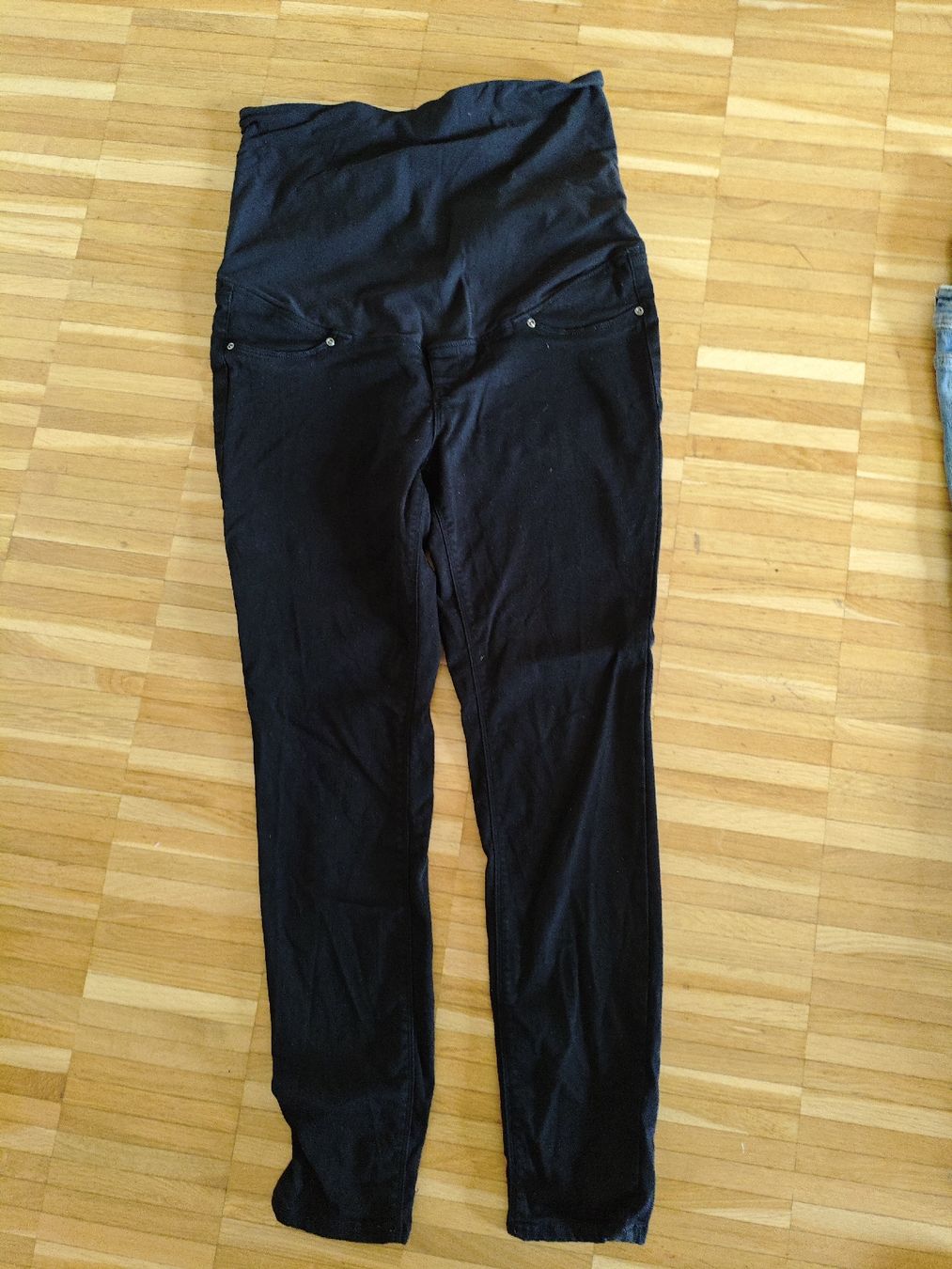 H&M Pantaloni: Schwangerschaftshose  – Usato da Bern venduto da vgo_ct57