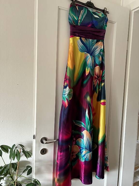 Kleider: Langes Kleid, Grösse S – Gebraucht aus bern von AAAA-A5