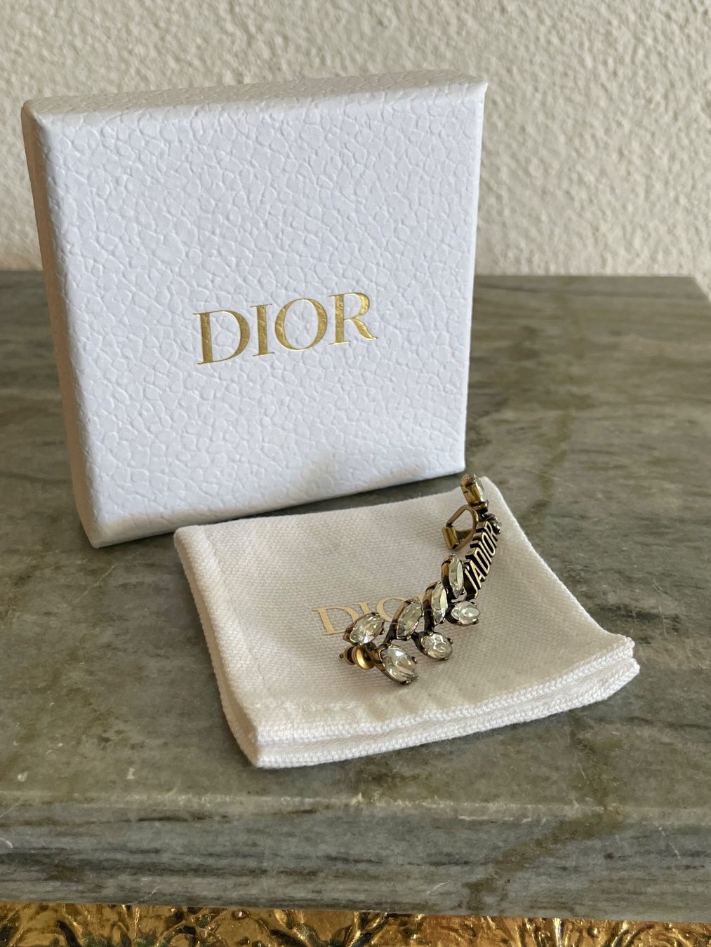 Dior Orecchini pendenti & Orecchini a lobo: Christian Dior Earclimber – Nuovo e nell'imballaggio originale da Zürich venduto da erica72 2