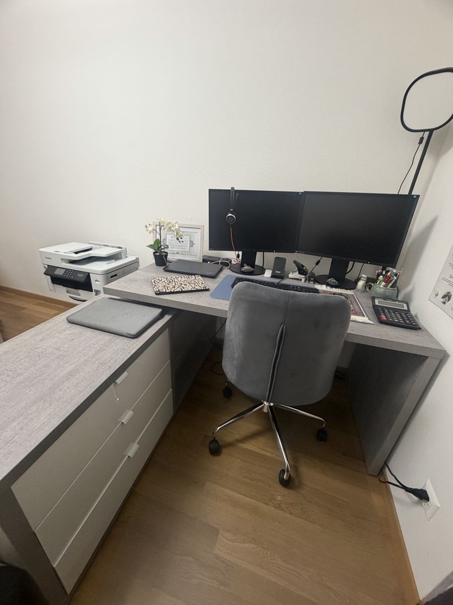 Bureaux: Bürotisch  – D'occasion à Urdorf par sha_nk9v 2
