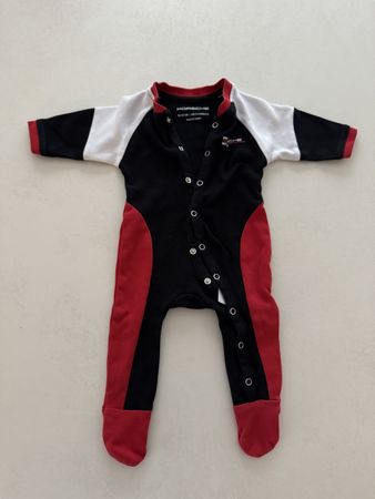 Baby Strampler Porsche schwarz rot Grösse 62-68