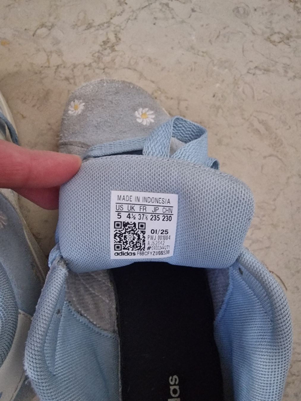 Adidas Chaussures filles: Adidas Sneakers – D'occasion à Köniz par nicolegru 1