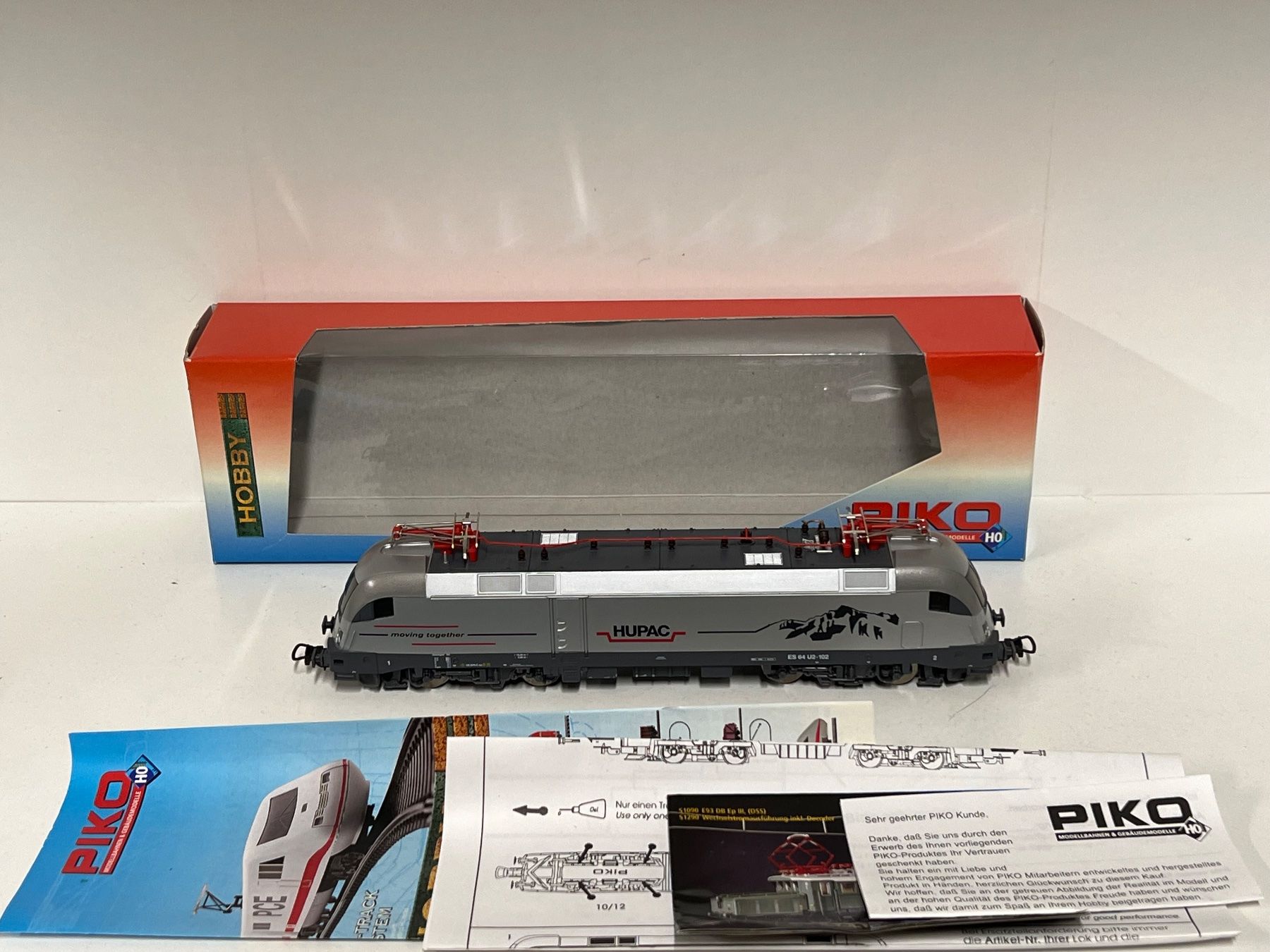Piko Modelleisenbahnen: Piko 57414 ES 64 Taurus HUPAC H0 DC – Neu (gemäss Beschreibung) aus Neuenhof von ludovicco