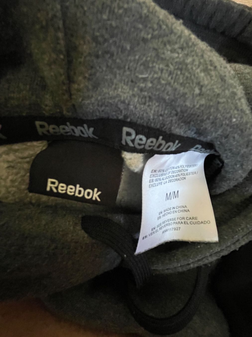 Reebok Maglioni & Felpe: Sweat à capuche Reebok gris noir – Usato da Buttes venduto da ste_29gf 1