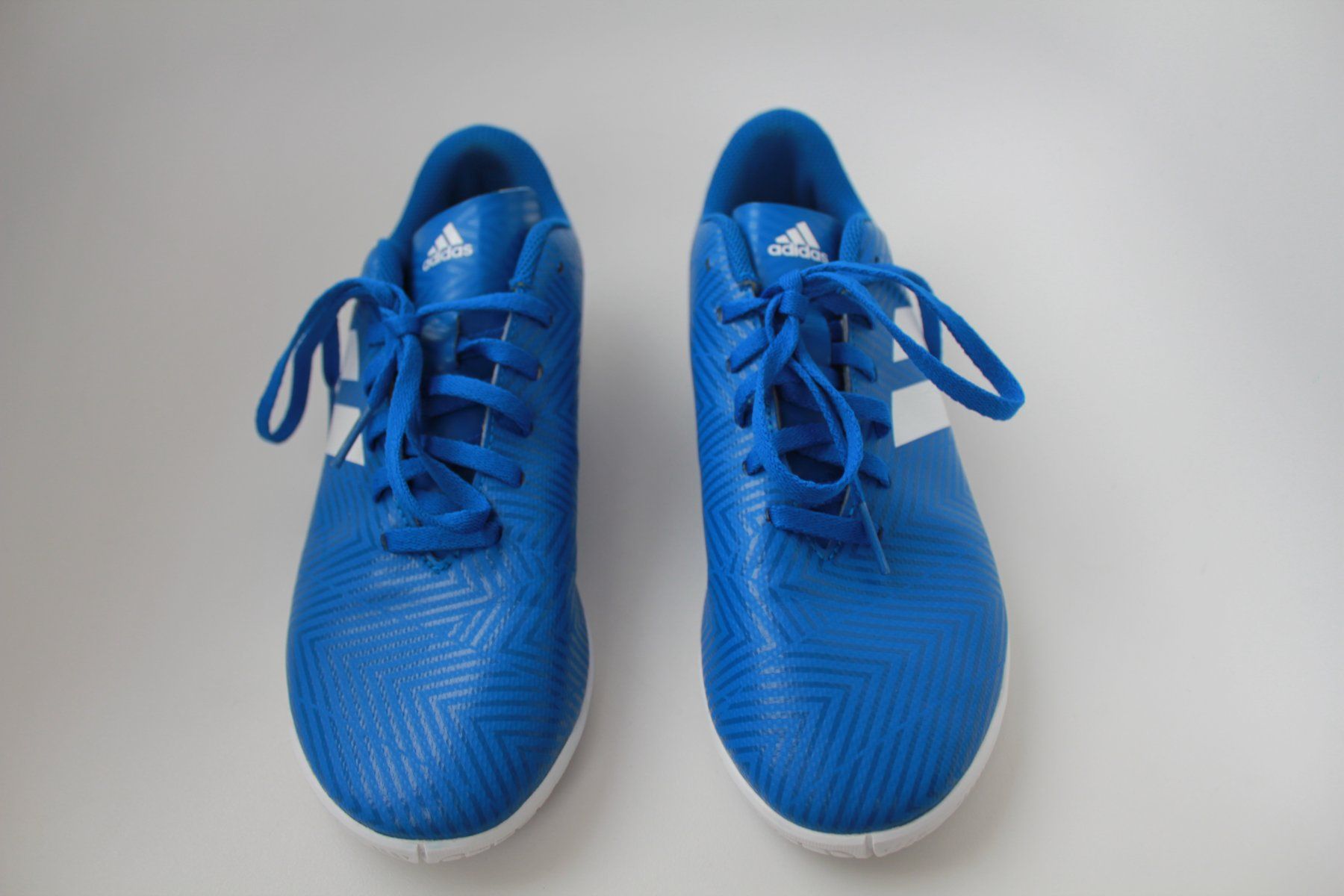 Adidas Schuhe für Jungen: Chaussures de foot Adidas t. 38.5 – Gebraucht aus Peseux von Gilloss 1
