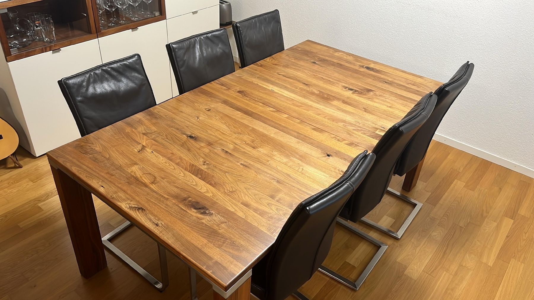 Tavoli: Tisch Nussbaum massiv – Usato da Zürich venduto da ras_5mct 2
