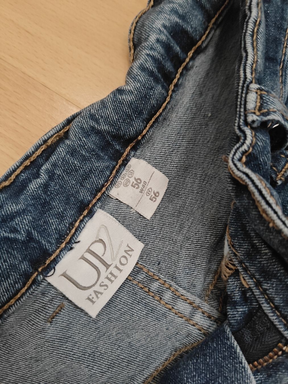Jeans: Dunkelblaue Jeans – Gebraucht aus grafstal von dav_8xlw 1