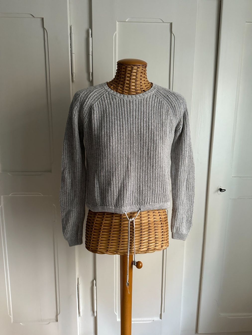 Pulls & Sweat-shirts: Cropped Strickpullover hellgrau XS – D'occasion à Zürich par Diazaio