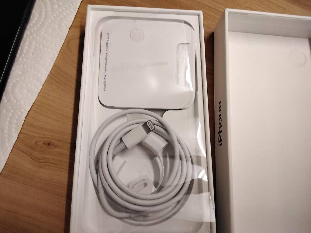 Apple Portables: I Phone SE Midnight 64 GB Model A2783 – D'occasion à Chur par Fein-Geist 1