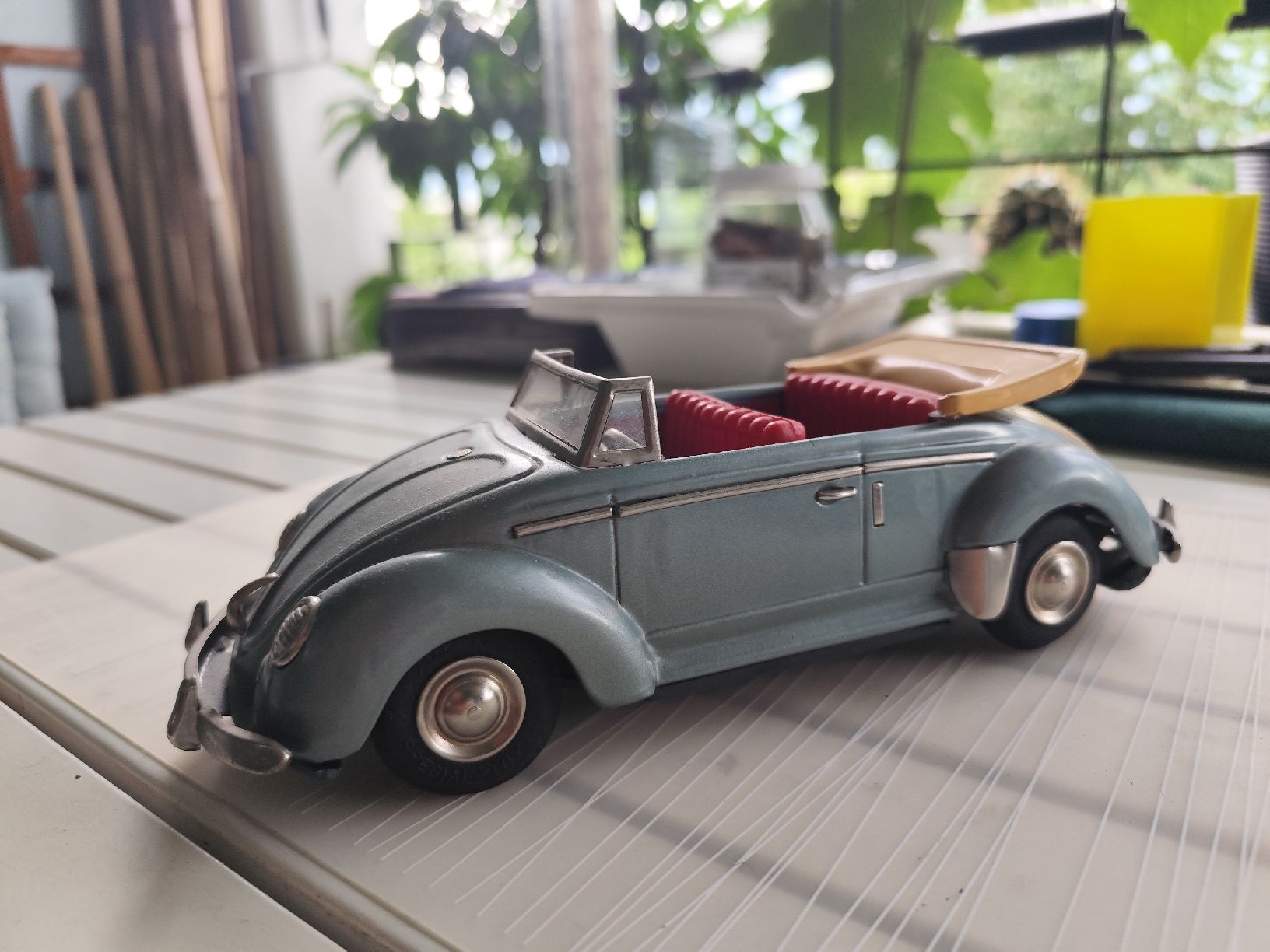 Volkswagen Modellini d'auto: Schöner alter VW käfer Cabrio aus blech – Usato da minusio venduto da bierbrauer 4