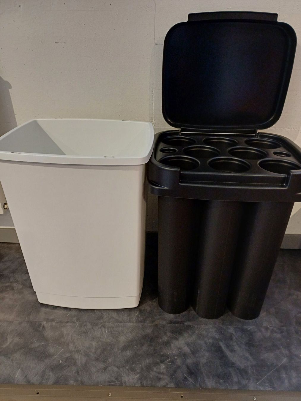 Contenitori & Simili: Becherstapler Bechersammler für Kaffeebecher – Nuovo e nell'imballaggio originale da Nebikon venduto da Wegere1