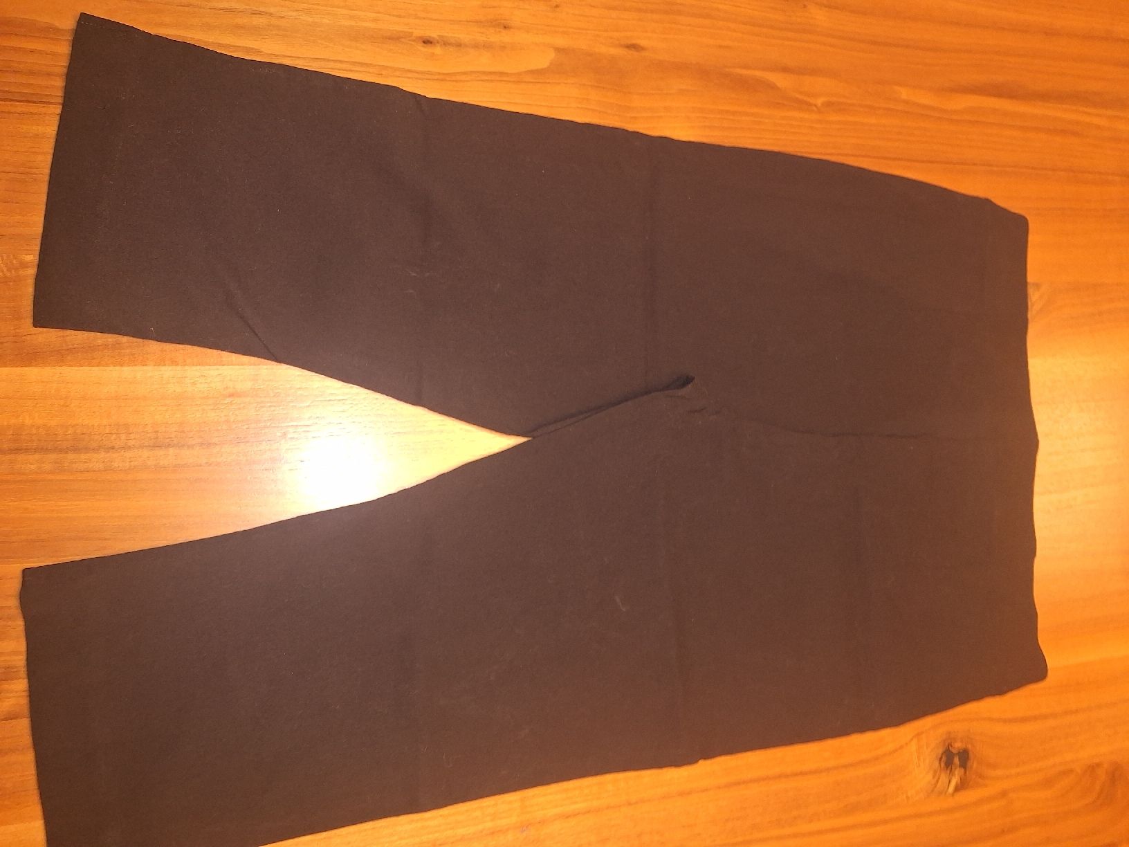 Tchibo Pantaloni: Schwarze Capris "Essentials by Tchibo" Gr. 42/44 Damen – Usato da Heerbrugg venduto da GiuliM19 1