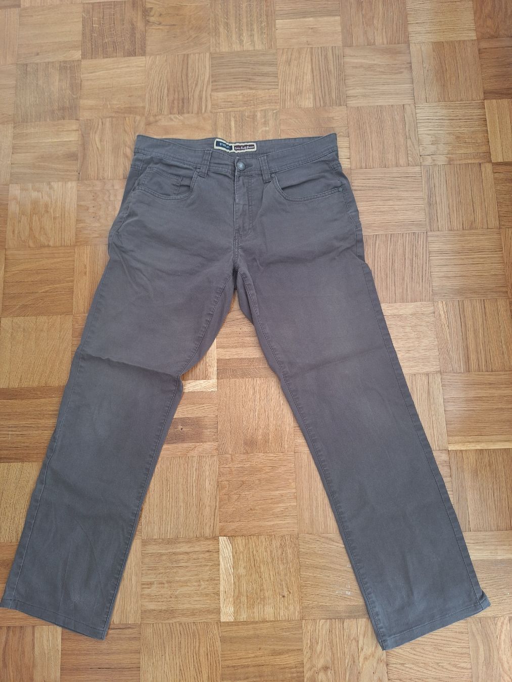 Pantaloni: pantalon gris Vogele taille 32 – Usato da Neuchâtel venduto da bovgae