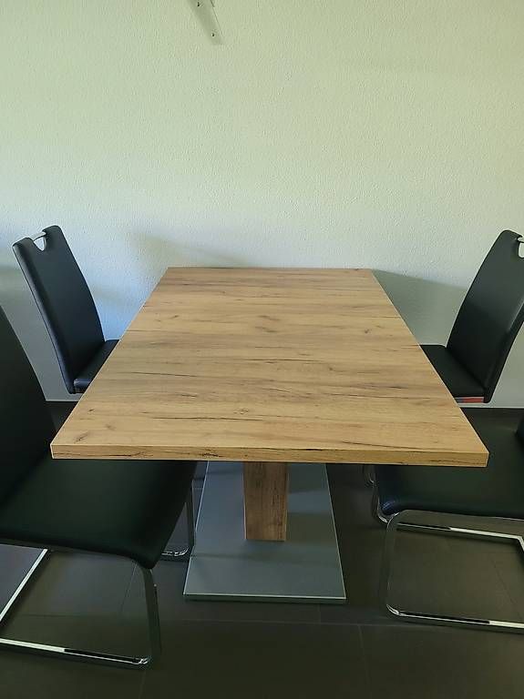 Tische: Esstisch mit vier Stühlen – Gebraucht aus Buochs von ene_8bms