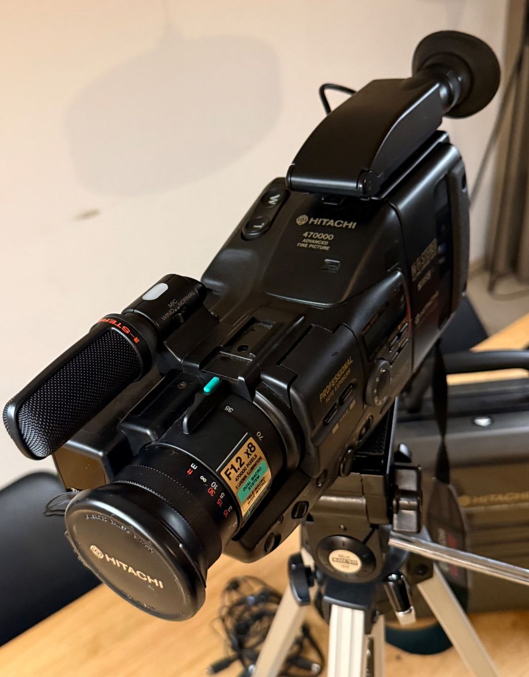 Hitachi Videocamere: HITACHI INTEGRATED CAMERA & VIDEO VM - S83 E – Usato da Dietikon venduto da gab_qz7y 7
