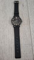 Armbanduhr schwarz 