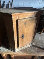 Antiker Arzneischrank / Hängeschrank
