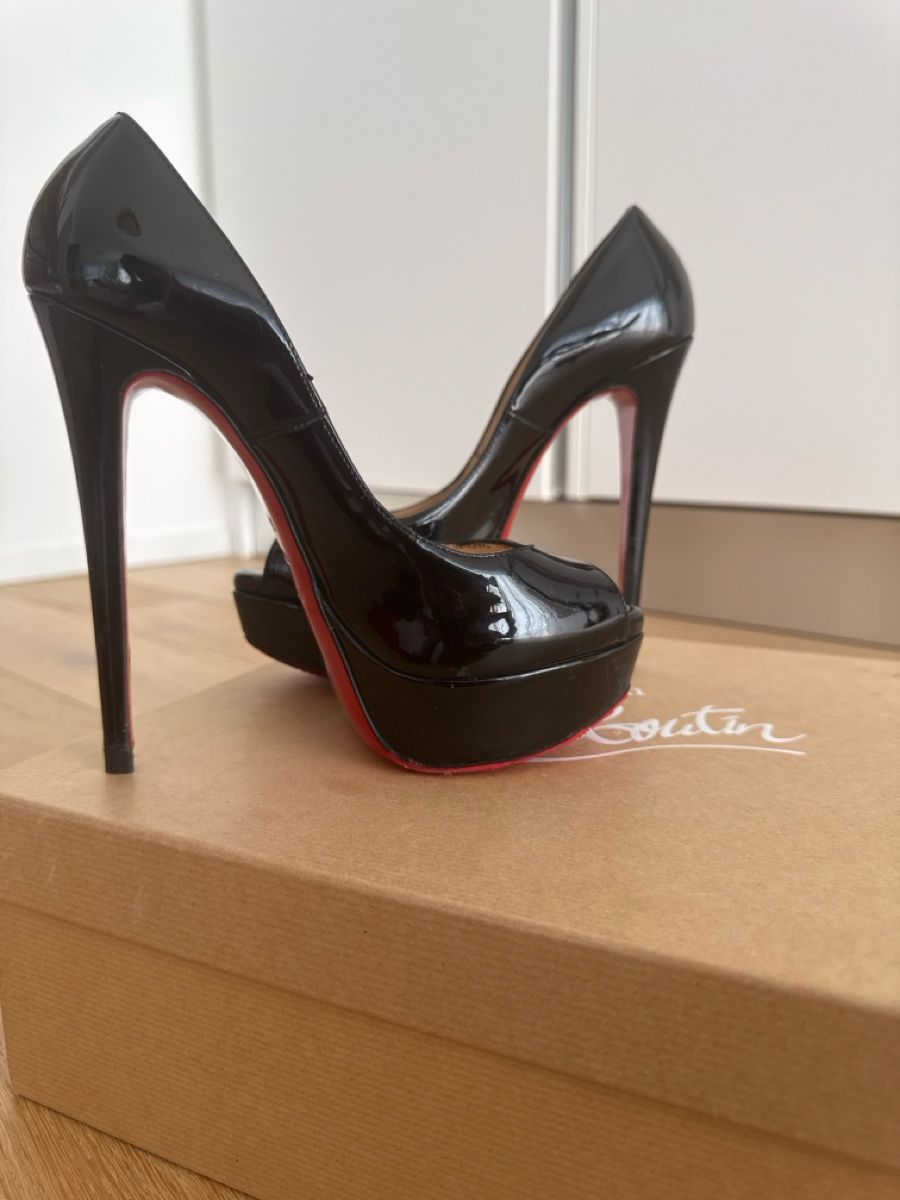 Christian Louboutin Scarpe da donna: Louboutin Lackleder peeptoe pumps – Usato da Zürich venduto da IrinaIris 4