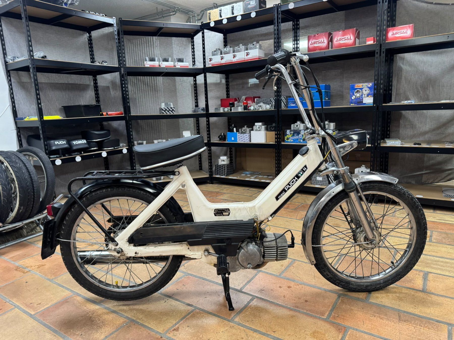 Puch Ciclomotori: Puch Maxi N mit Ausweis – Usato da Schmerikon venduto da Mofaparts 1
