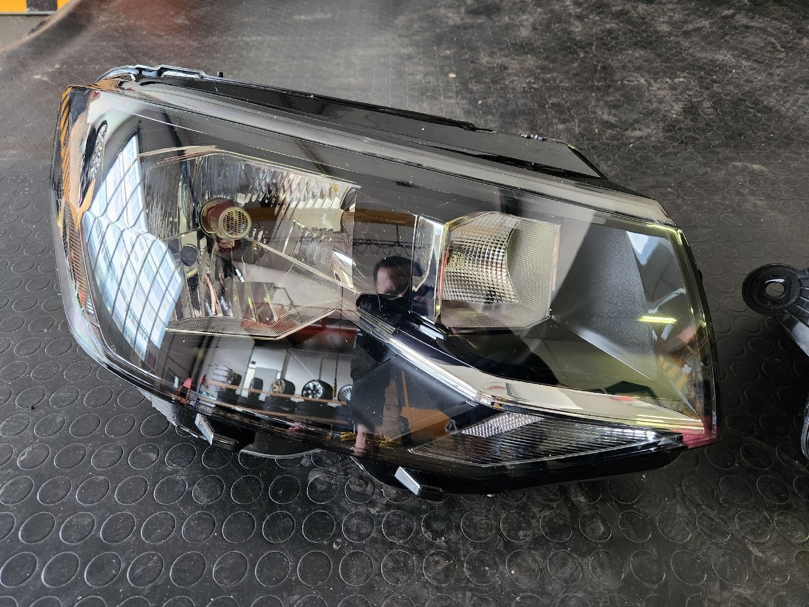 VW Fari: Scheinwerfer Original  VW T6 Multivan 2015-2019 – Usato da Rümlang venduto da AZAutozubehor 1