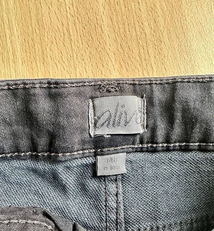 Pantaloni: Jeans Hose ungetragen 140 – Usato da Fehren venduto da Flugzeug1177 2