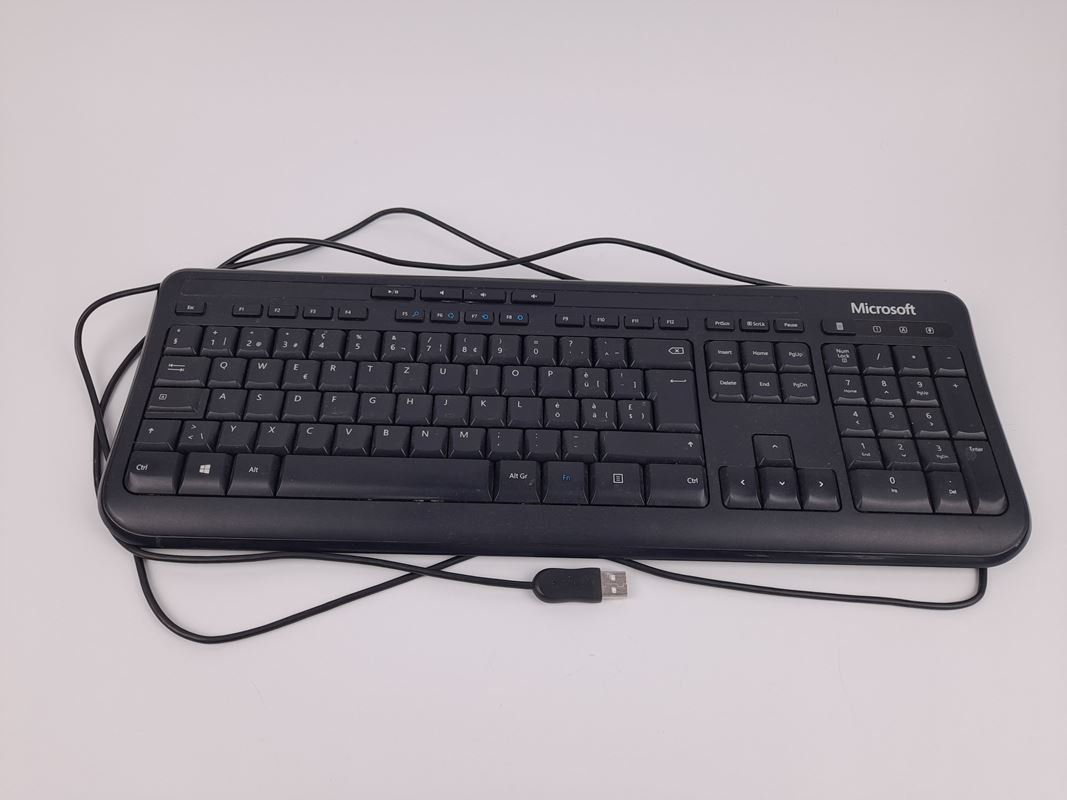 Microsoft Tastiere: MICROSOFT WIRED Keyboard 600 mit LOGITECH Maus – Usato da Liebefeld venduto da Restwert_Liebefeld 2