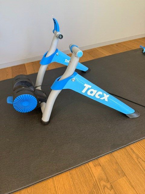 Tacx Hometrainer: Rollentrainer Tacx Booster mit Matte – Usato da Meisterschwanden venduto da Larana7
