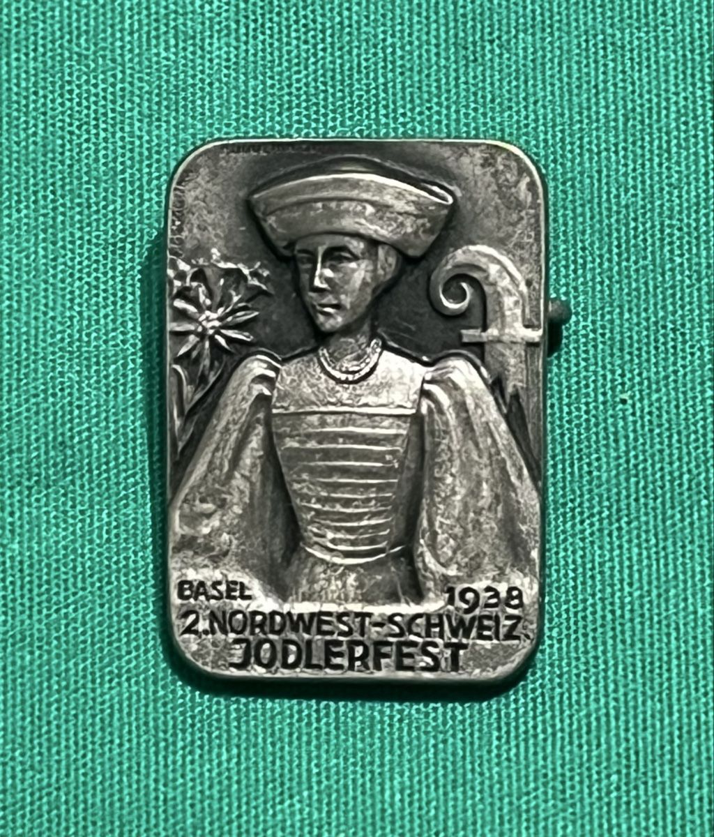 Broschen & Nadeln: Altes Abzeichen Jodlerfest Basel 1938  – Gebraucht aus Itingen von Bebbi6569