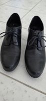 Schwarze Schnürschuhe mit Absatz