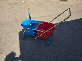 mobiler Putzwagen mit 2 Kübeln 100x42 H: 78cm ab 1.-