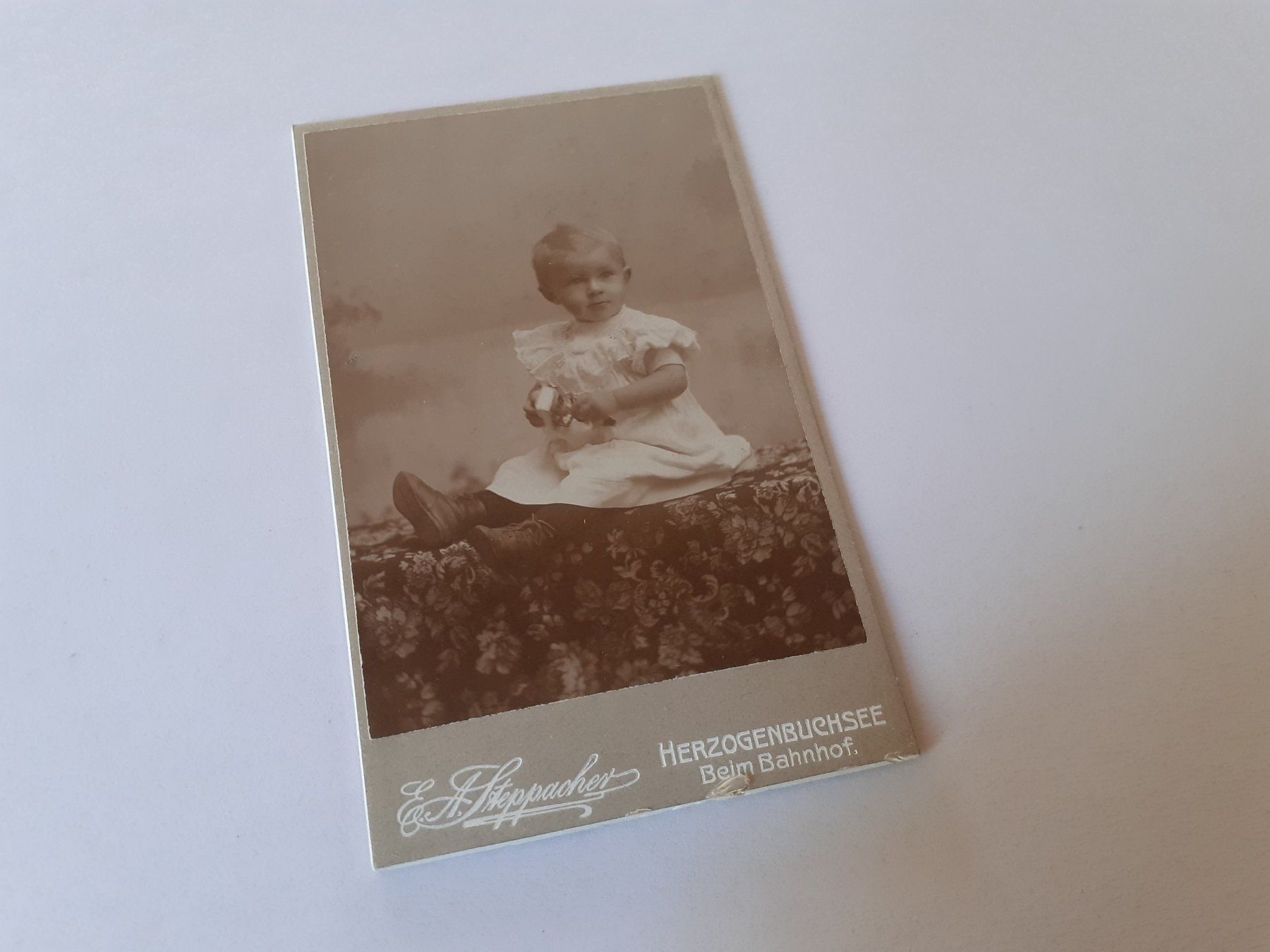 Poster & Bilder: SCHWIIZER CHIND DAZUMAL - CHLYNE SUNNESCHY - HERZOGENBUCHSEE – Gebraucht aus Winterthur von Ornyx7