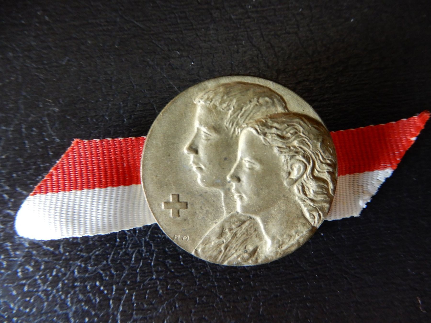 Swiss Plaketten & Abzeichen: 1. August Abzeichen 1949 – Gebraucht aus Senèdes von Framboise52