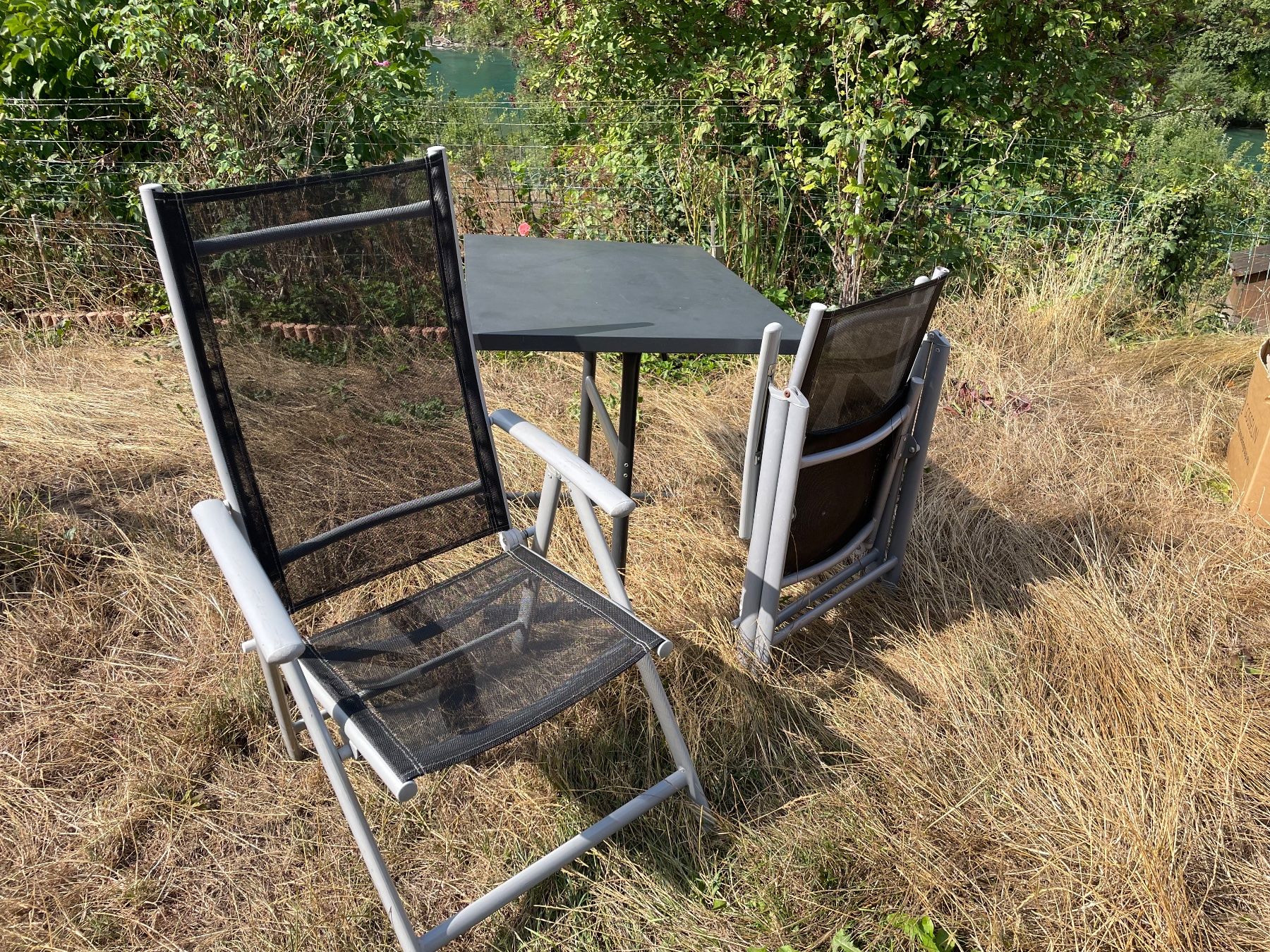 Schaffner Set de table et chaises: Gartentisch mit 2 Stühlen – D'occasion à Bremgarten b. Bern par schliechti
