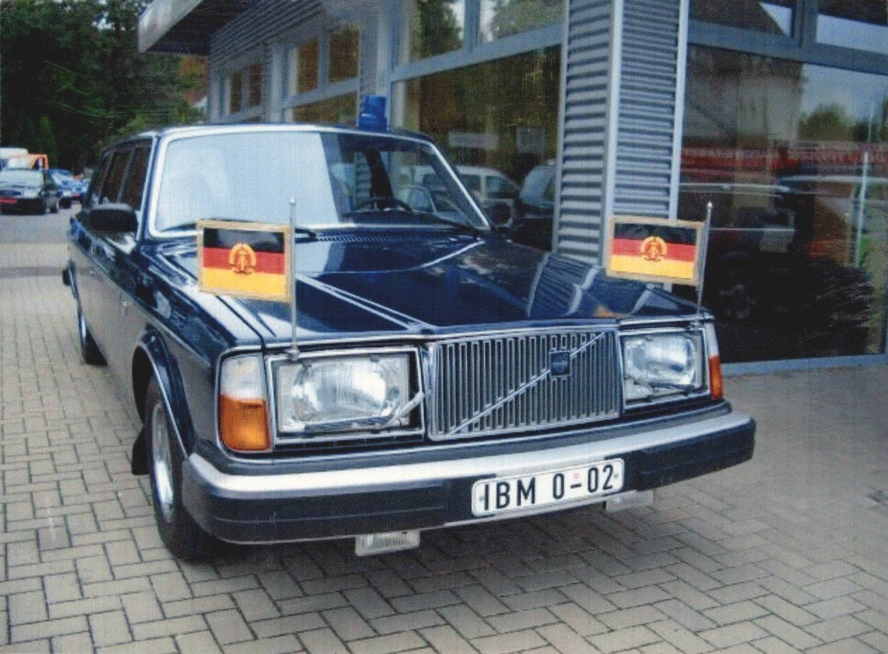 Foto & Immagini: 8 Bilder Volvo 264 TE, Oldtimer, Staatskarosse DDR – Usato da Luzern venduto da Kartenansicht 1