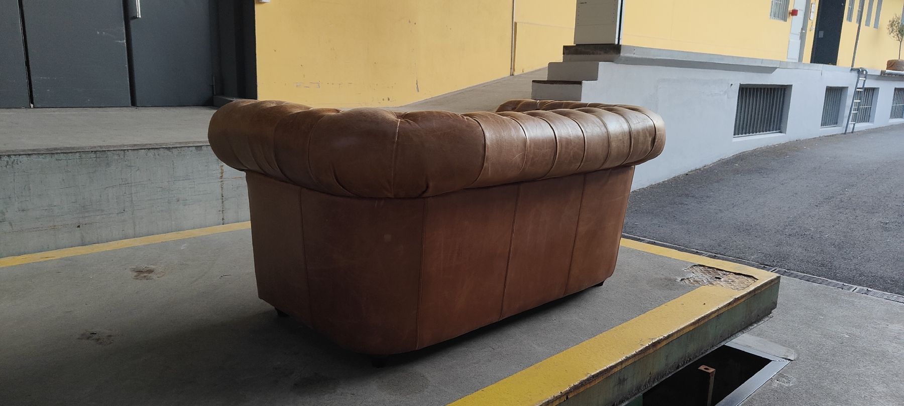 Divani: echt Leder Chesterfield 2er Sofa – Usato da Neuhausen am Rheinfall venduto da PunkyMo 4