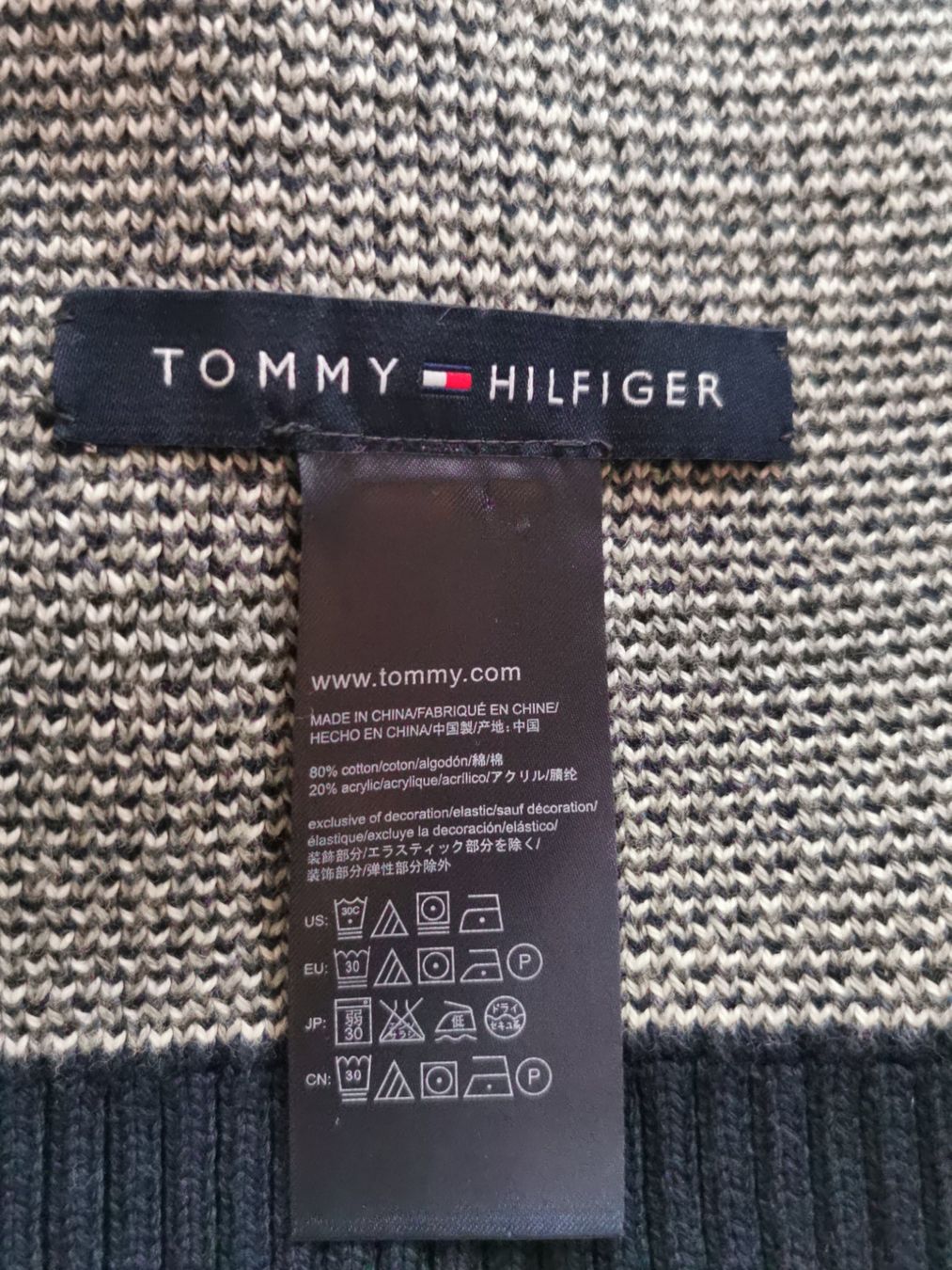 Tommy Hilfiger Foulard & Sciarpe: Tommy Hilfiger klassischer Schal – Usato da gachnang venduto da tibus1 2